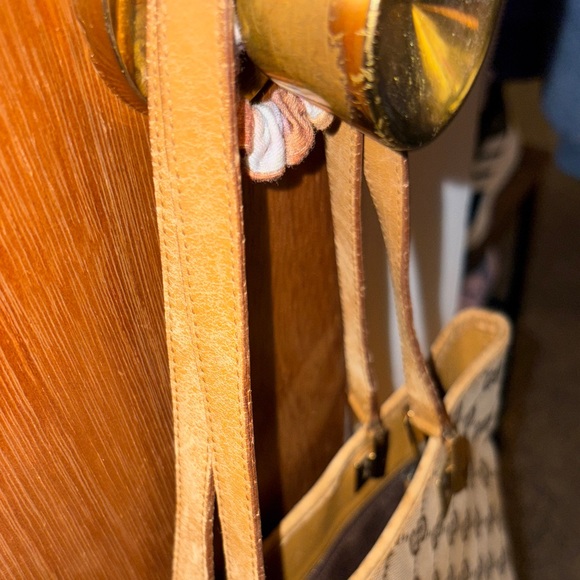 Gucci Beige Monogram Tote Bag - Picture 3 of 9